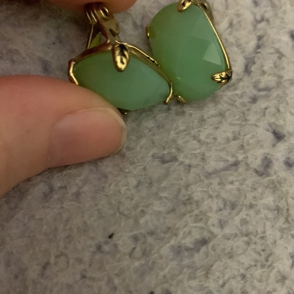 Vintage Monet Large jade Crystal clip on Earrings in gold tone, Monet stamped - Picture 2 of 5